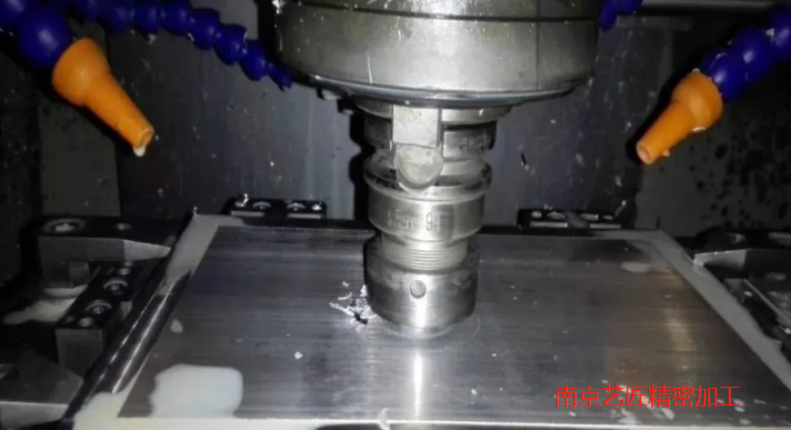 <strong>常州超精密加工刃口:利用化學(xué)研磨技術(shù)，將玻璃壓縮到一頁(yè)紙的厚度。</strong>